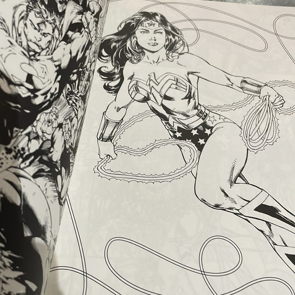 DC Comics Wonder Woman Coloring Book - Picture 4 of 10